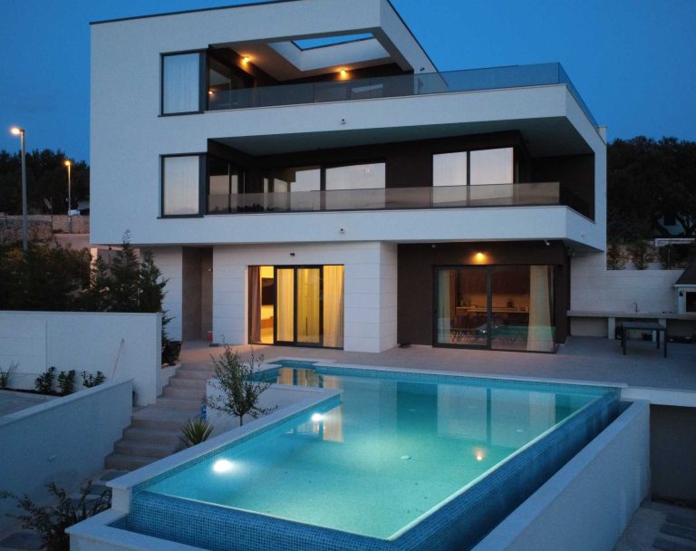 luksuzna-vila-Jadran-bazen-pogled-na-more